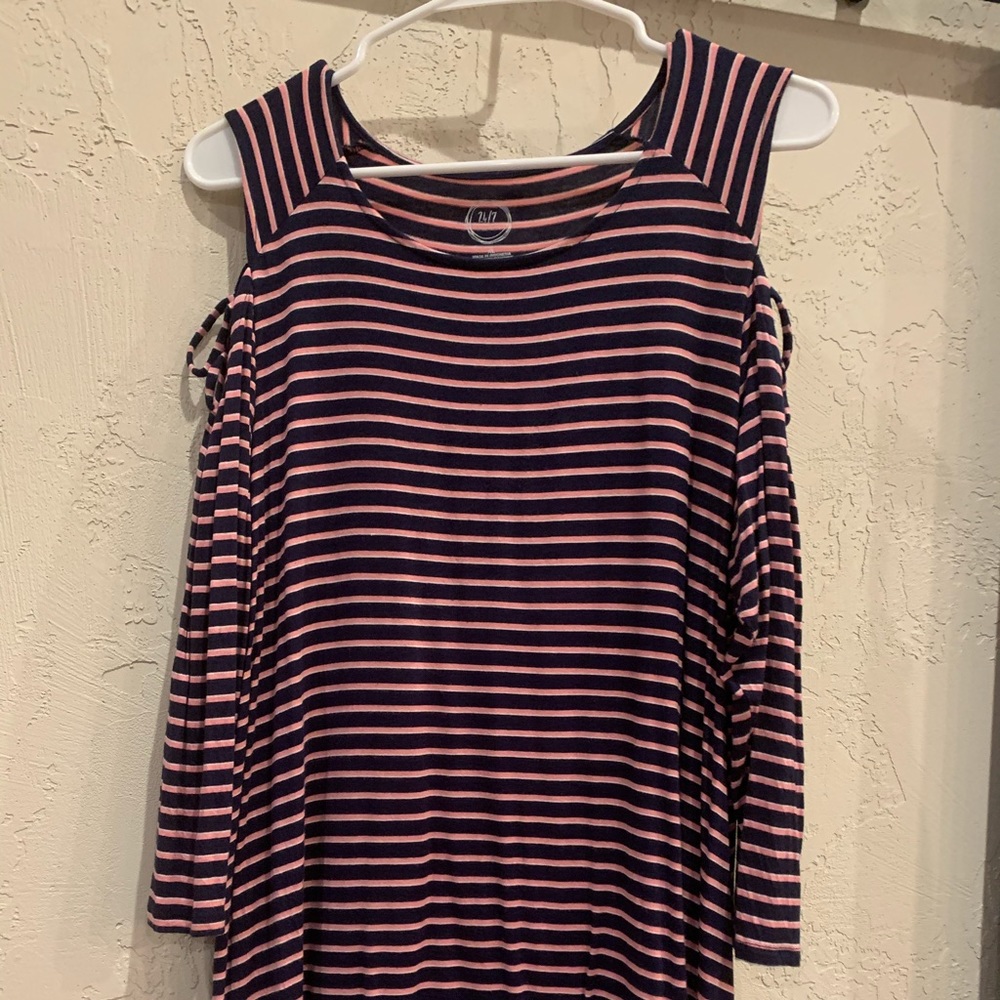 Worn once cold shoulder top